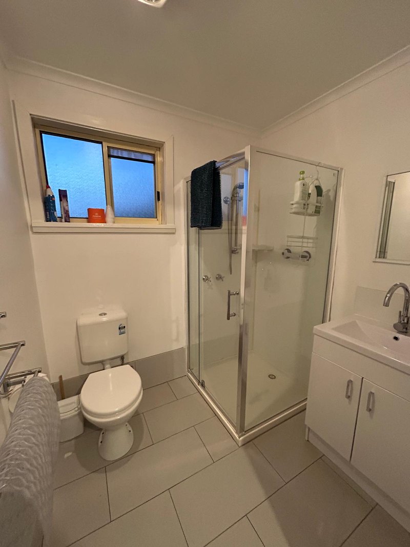 Ensuite bathroom with shower, toilet and vanity